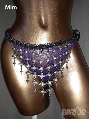 Черен колан със сребрист синджир и камъни 