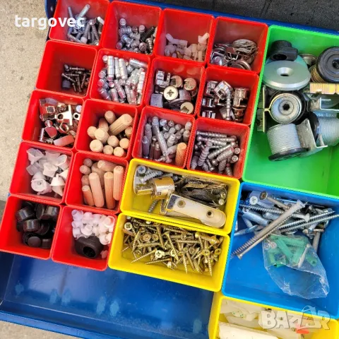 голям немски куфар с крепежи за мебели, снимка 2 - Други инструменти - 49342626