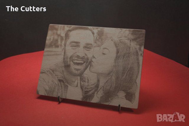 Гравирана снимка върху дърво