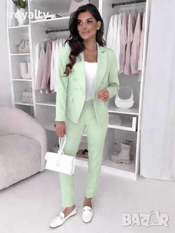 Дамски Елегантен Зелен/Ментов Костюм с Копчета