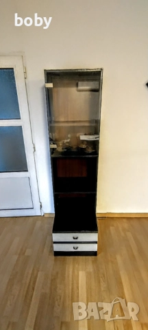 Продавам витрина