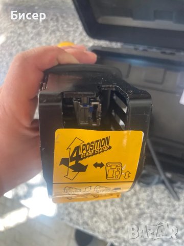 Нов саблен трион Dewalt DWE305, снимка 4 - Други инструменти - 50138520