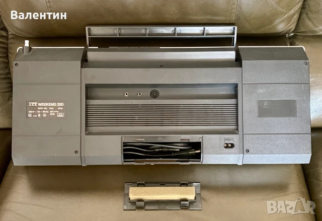 Радио касетофон ITT Weekend 320 винтидж като нов, снимка 4 - Радиокасетофони, транзистори - 51342973