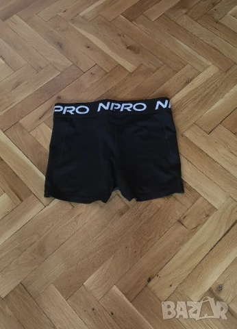 Оригинални дамски спортни къси гащи Nike pro размер М , снимка 5 - Спортни екипи - 50715593