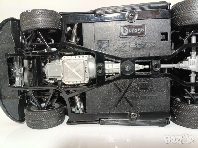 Dodge Viper RT/10 ,  мащаб 1:18 , Burago . , снимка 4 - Коли, камиони, мотори, писти - 52325151