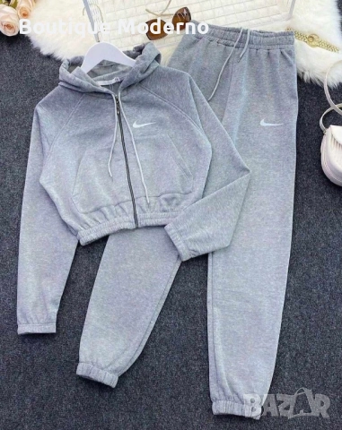 Nike Дамски екипи, снимка 4 - Спортни екипи - 51690934
