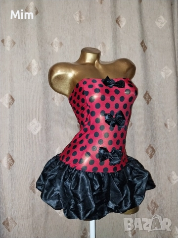 S Червена рокля на черни точки и прашка , снимка 2 - Рокли - 51815664