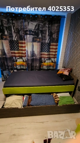 Продавам легло с подматрачна рамка и двулицев матрак