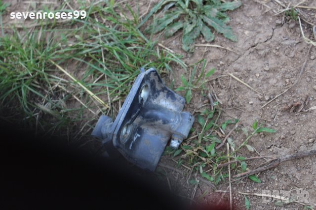 Панта за врата задна дясна Тата Индика 2009 Tata Indica, снимка 2 - Части - 41148517