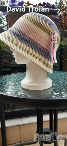 Дамска шапка, снимка 2 - Други - 50267170