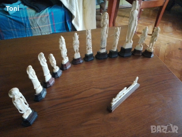 Колекция от слонова кост индийски богове и една друга фигура бартер