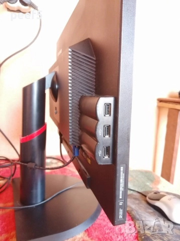 Перфектен 23" LED монитор Lenovo, снимка 7 - Монитори - 52565040