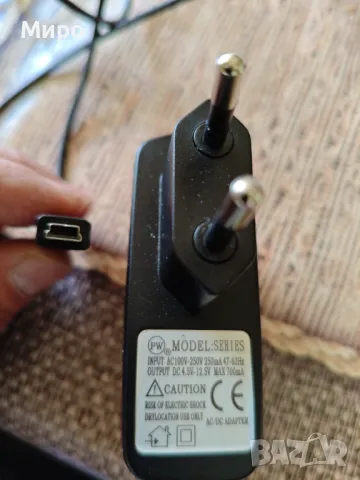 Зарядни устройства и адаптери, снимка 6 - Кабели и адаптери - 35287685