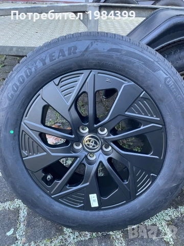 Чисто нов комплект Toyota, снимка 3 - Гуми и джанти - 53653428