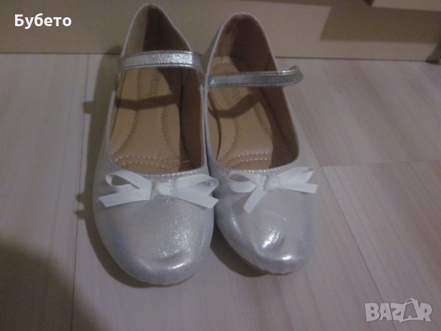 Сребристи обувки