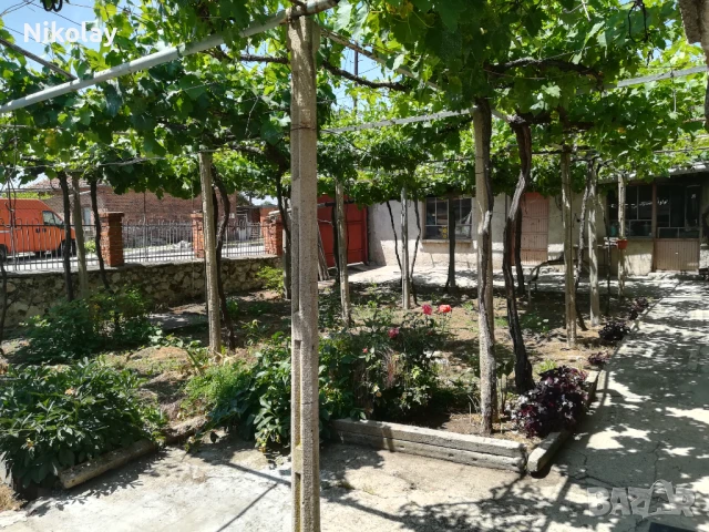 Масивна двуетажна къща с гараж в гр. Шивачево, снимка 2 - Къщи - 50795441