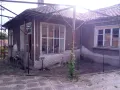 Къща с дворно място,гараж и допълнителни постройки!, снимка 1