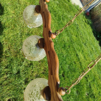 Красив дървен полилей с три красиви стъкленици, синджири и розетка , снимка 5 - Лампи за таван - 44925611