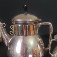 Руски чайник и захарница , снимка 1 - Прибори за хранене, готвене и сервиране - 41513086