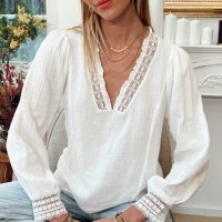 Дамска памучна блуза в бяло с V-образно деколте с бродерия, снимка 11 - Блузи с дълъг ръкав и пуловери - 44382591
