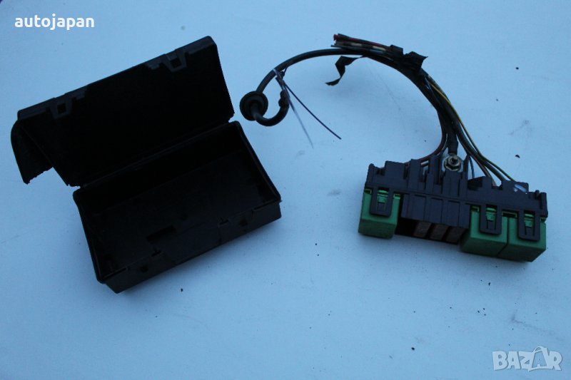 Кутия с релета и бушони Пежо 307 св 2.0хди комби 03г Peugeot 307 sw 2.0hdi 2003, снимка 1