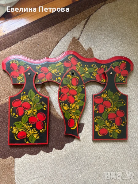 Дървена рисувана закачалка/дъски за рязане Хохлома, снимка 1