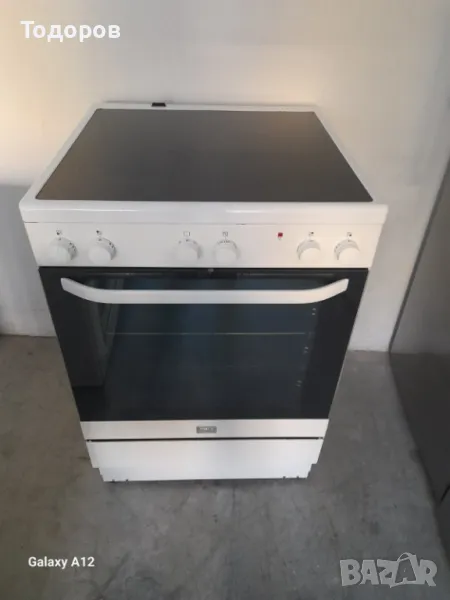 Готварска печка с керамичен плот и фурна с вентилатор Voss Electrolux, снимка 1