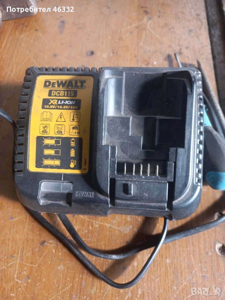 зарядно Dewalt, снимка 1