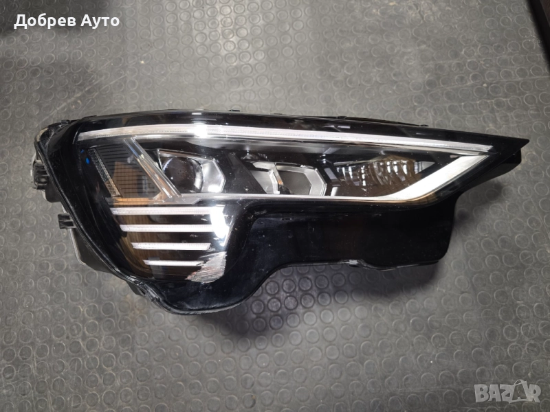 Десен оборудван фар за Audi E-Tron с забележки!  , снимка 1