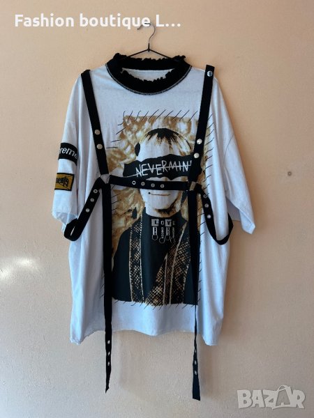 Широка бяла тениска с черни ленти и уникален принт 🖤, снимка 1