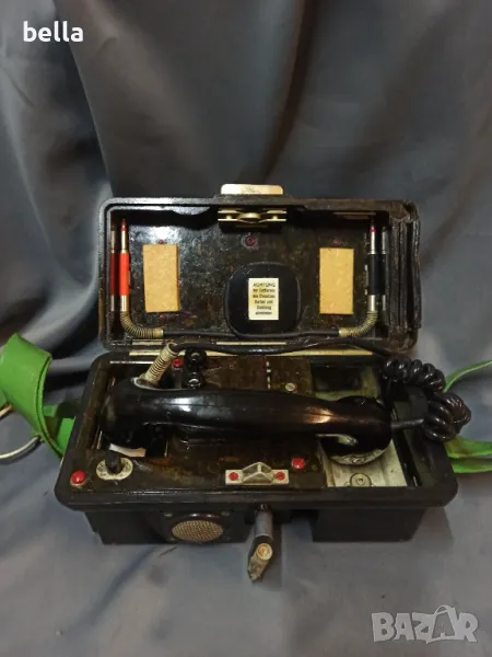 Военнен полеви телефон-VEB FUNKWERK KÖLLEDА- FF63M,в запазен вид видно и от снимките,бакелтен, снимка 1
