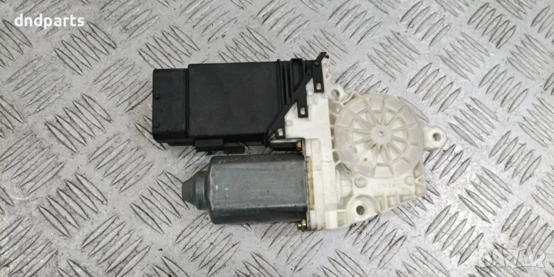 Моторче стъклоповдигач VW Golf 4 2000г.(предно дясно)	, снимка 1