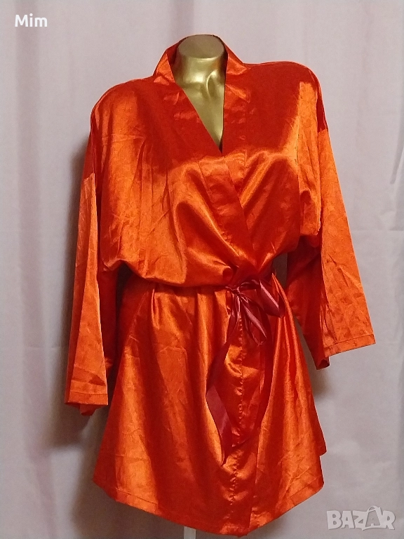 М/L Червен, сатенен ,къс халат , снимка 1