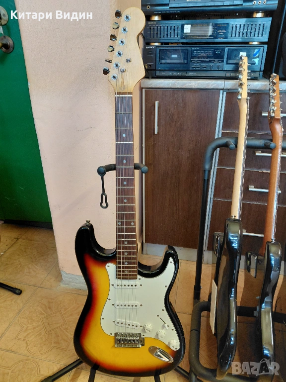 Продавам електрическа китара стратокастер с ефект овердрайв, снимка 1