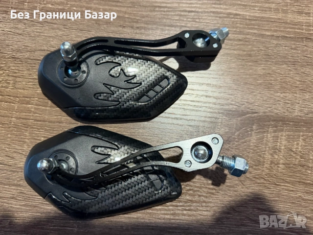 Нов Комплект универсални огледала за мотор / мотоциклет – карбон дизайн, регулируеми ляво и дясно