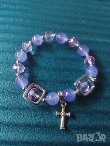 НОВА гривна полускъпоценни камъни и кръстче, снимка 3 - Гривни - 49275094