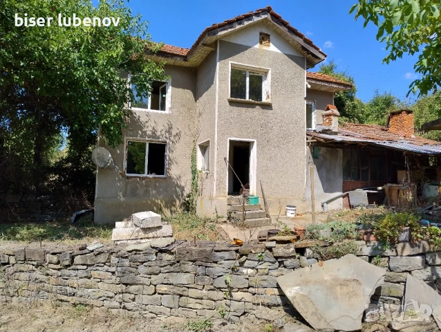 Двуетажна къща в Дебнево , снимка 1