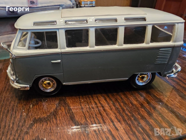 Volkswagen Van Samba Maisto 1:25 , снимка 4 - Колекции - 53762422