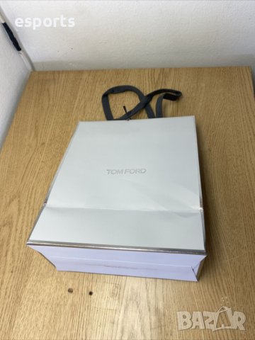 Автентична бутикова Tom Ford подаръчна торба 26 x 26 cm gift bag TF , снимка 6 - Други - 42064405