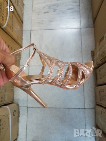 Обувки, снимка 2 - Дамски обувки на ток - 41563497