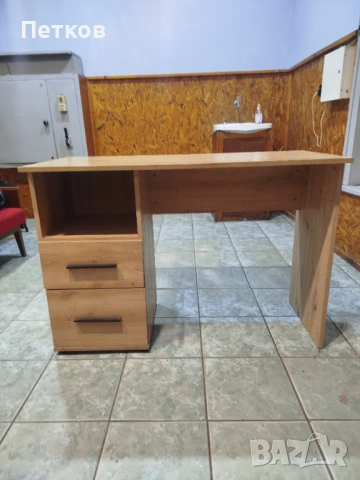 Бюро с две чекмеджета 