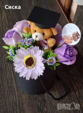 Букет със сапунени цветя от пластичен сапун с картичка за предстоящите абитуриенти👩‍🎓 или абсолвенти, снимка 5 - Подаръци за жени - 49739933