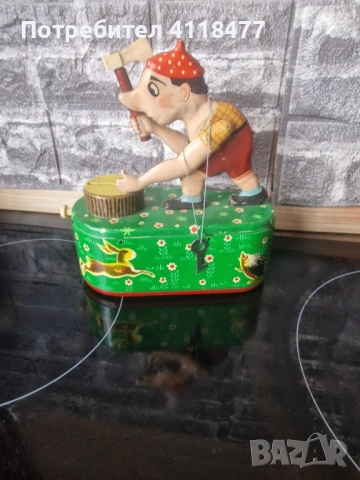 Стара метална касичка