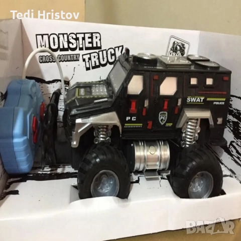 Радиоуправляемият джип Monster Truck SWAT 4x4, снимка 2 - Коли, камиони, мотори, писти - 52449493