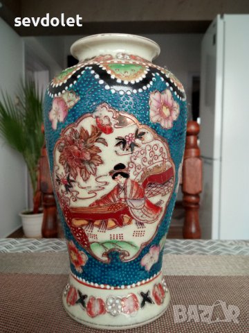 Продавам 3 бр.красиви и стилни вази.Порцелан-Китай.Голямата е маркирана.Цената е за всичките., снимка 2 - Вази - 44395624