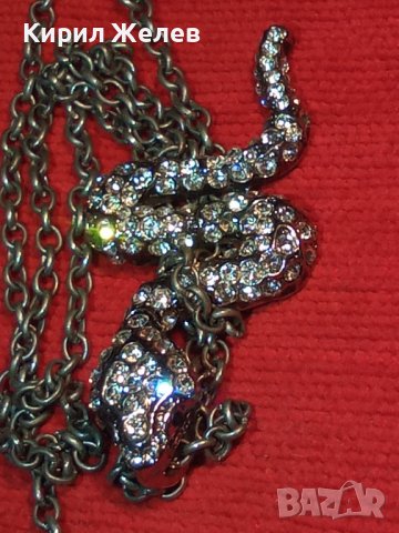 ЗМИЕВИДЕН КРИСТАЛЕН МОДЕН АРТ МЕДАЛЬОН с ПОСРЕБРЕНО СТОМАНЕНО ЗДРАВО СИНДЖИРЧЕ 87789, снимка 13 - Колиета, медальони, синджири - 35228307