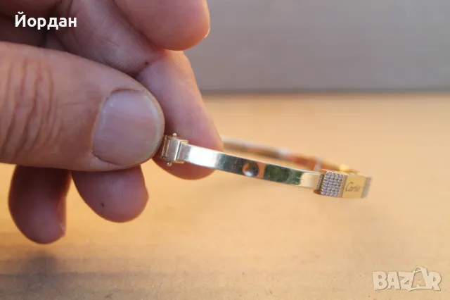 Дамска златна гривна ''Cartier'', снимка 7 - Гривни - 47902940