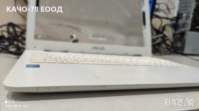 Лаптоп Asus E502S