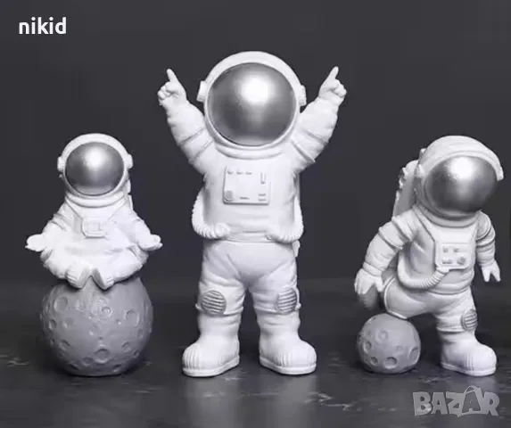 3 бр пластмасова фигурка фигурки Астронавт Космонавт Космос играчка украса торта топер декор, снимка 2 - Фигурки - 43528629