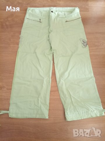 Зелен панталон с бродерия пеперуди, с цепка отстрани на бедрото, снимка 1 - Панталони - 38844623